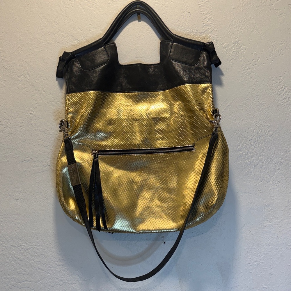 RARE‎ NWOT Isadora Convertible Leather Foldover Clutch / Shoulder Bag Black/Gold